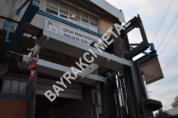 Forklift Çatal Kancası – Forkliftinizi Çok Yönlü Bir Kaldırma Sistemine Dönüştürün