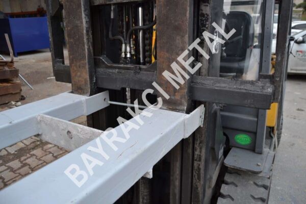 Forklift Çatal Kancası – Forkliftinizi Çok Yönlü Bir Kaldırma Sistemine Dönüştürün